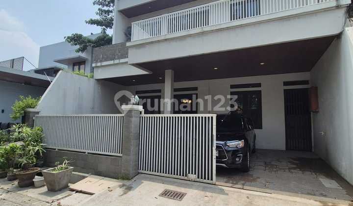 Disewakan rumah 2 lantai di lokasi yang tenang dan strategis di belakang Citos , cocok untuk hunian dan silent office