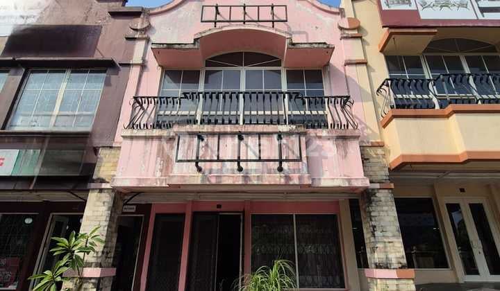 For sale: 2-story shophouse in Plaza Amsterdam, highly strategic location facing Aeon Mall Sentul.