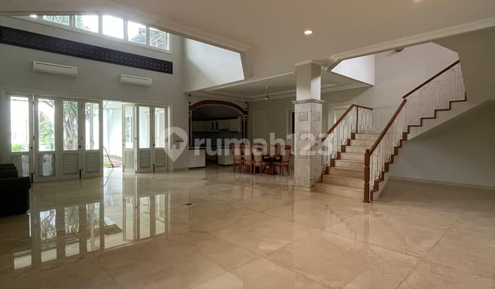 Disewa Rumah Mewah di Menteng Dekat Jl Agus Salim