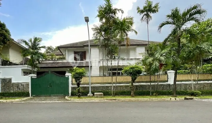 Dijual Rumah Mewah Hook di Jl Martimbang Kebayoran Baru