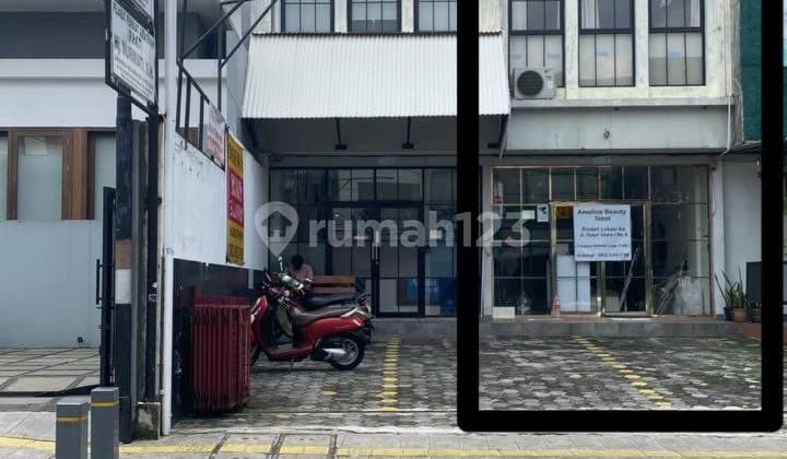 FOR RENT: 3-STORY SHOPHOUSE ON 113m² LAND IN TEBET RAYA STREET BUSINESS CENTER