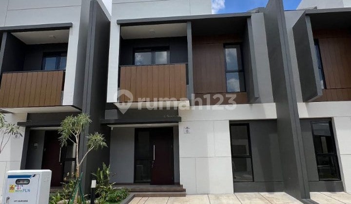 DISEWAKAN RUMAH 3 KAMAR TIDUR DI CLUSTER REGIA SUMMARECON CROWN GADING