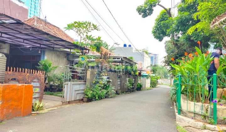 Old Building in BenHil settlement - near JakPus Office Business area - land only calculation