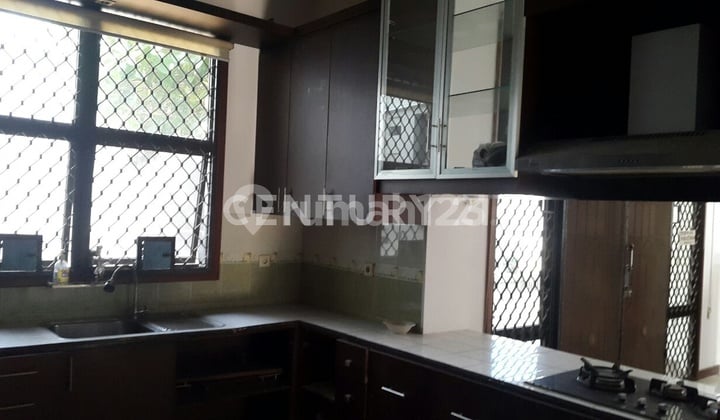 Rumah Mewah 2 Lantai di Cluster Simpruk Lippo Cikarang, Cikarang