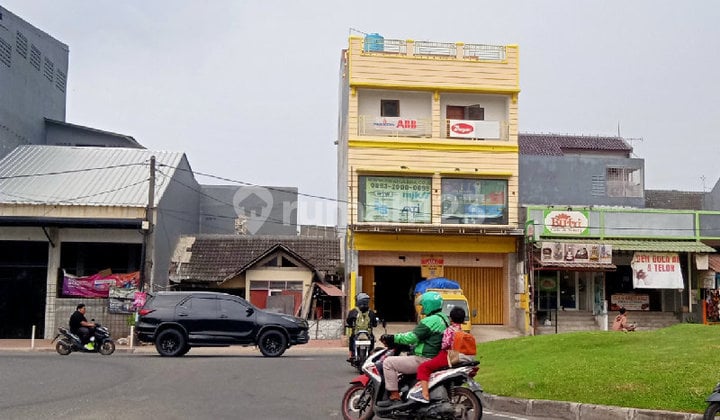 3-Storey Shop House and Linked House in Jababeka, Negotiable Until Deal is Sealed