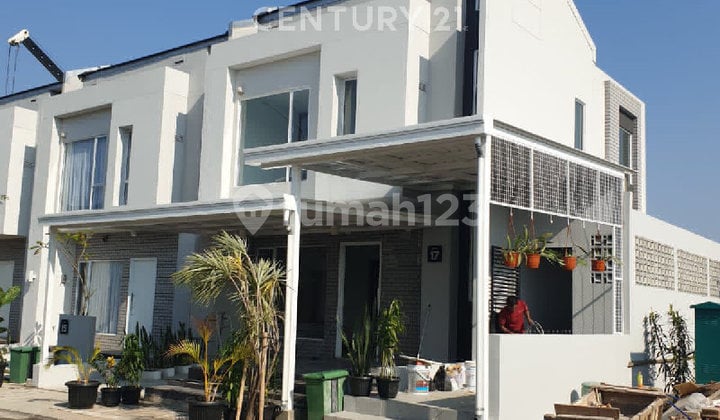Rumah Bagus 2 Lantai Furnish Di Cluster Savasa Delta Mas,Cikarang