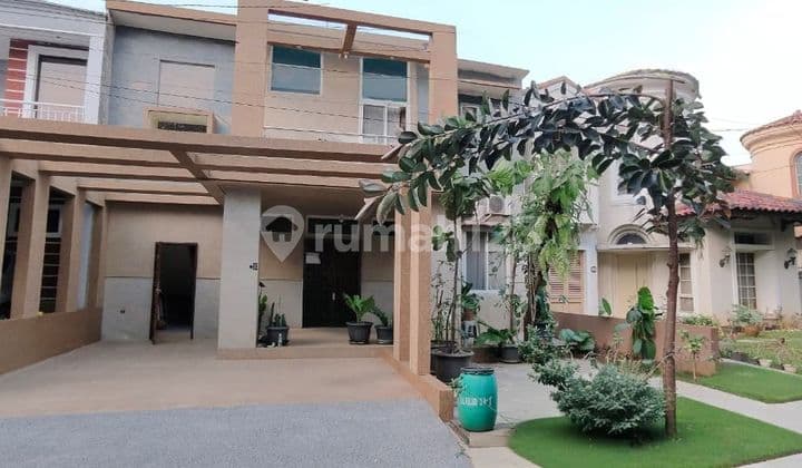 Beautiful Special Ready-to-Occupy House at Taman Simpruk Lippo Cikarang
