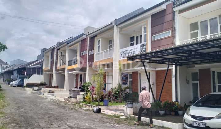 Villa Premium Kota Batu Dekat dengan Wisata Jatim Park