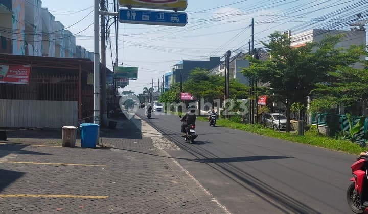 Suitable for Building a Boarding House, 5 Minutes from University of Brawijaya Malang, Exclusive Boarding House for Sale with Certificate