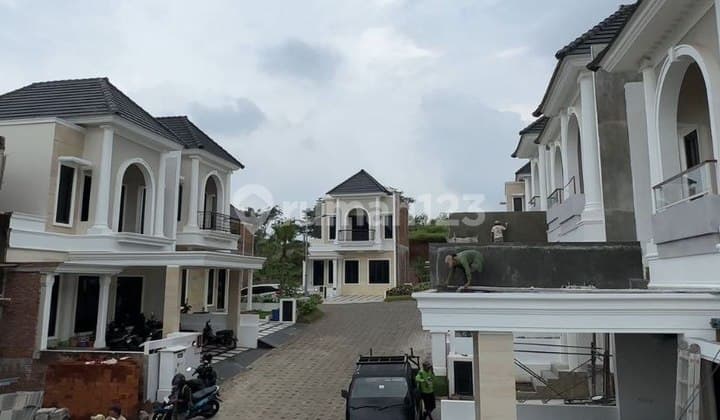 Classic Modern Residence Near Malang City and Batu City
