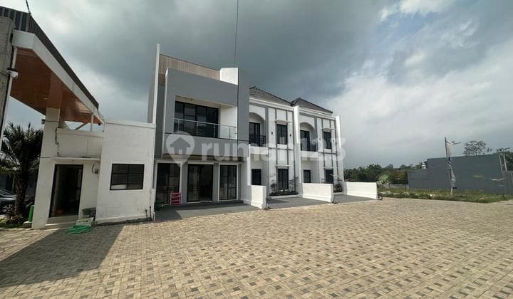 Hunian 2 Lantai dengan Konsep Eropa Classic Dikota Malang