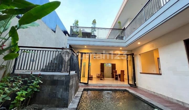 For rent 3 Bedroom Villa in Seminyak, strategic area near international school.