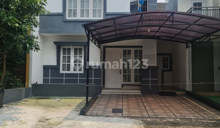 Rumah Bagus 2 Lantai Rapi Dekat Compark di Kota Wisata