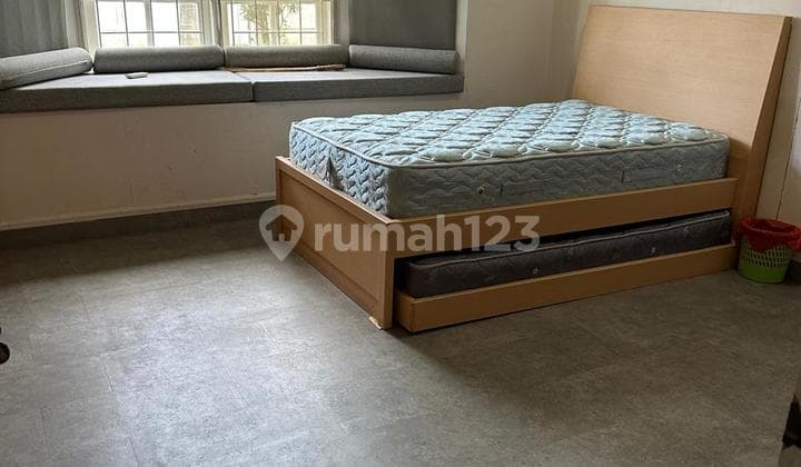 Rumah Cipete Cilandak, Hadap Utara, 5 Kamar Tidur