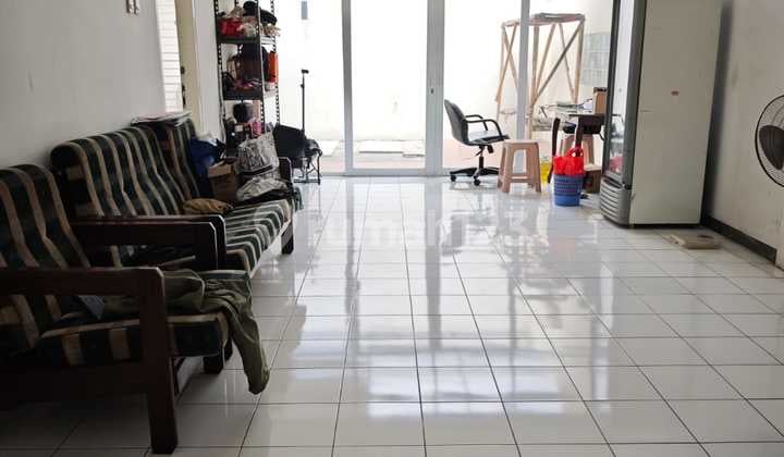 Rumah Metro Permata 1, Hadap Barat, Garasi