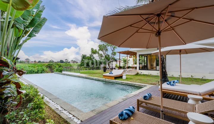 Dijual Villa Tropis Modern Hadap Sawah
