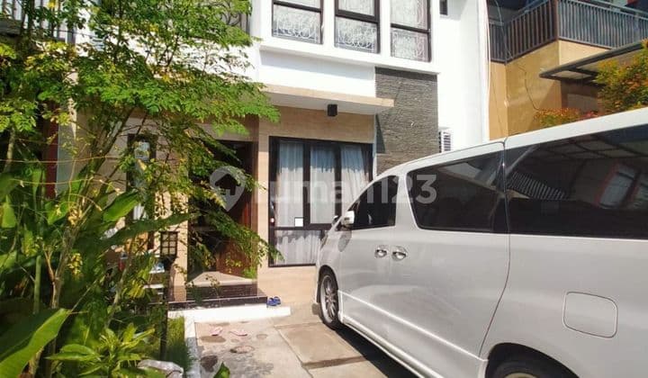 Rumah Strategis dan Luas, Ideal untuk Keluarga Harmonis! di Cipayung