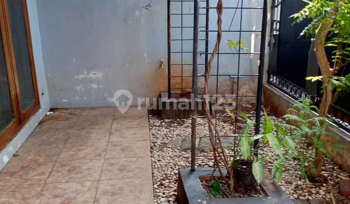 Rumah Luas 2 Lantai Strategis di Duren Sawit