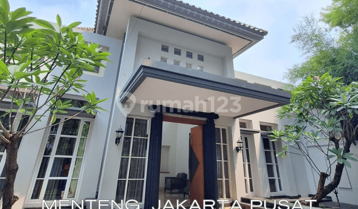 Spacious Luxury Home with Private Pool Oasis, Menteng Jakpus -SHM