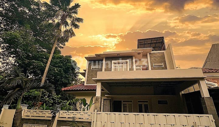 Rumah Modern Full-Furnished Posisi Hook, Citragran Cibubur - SHM