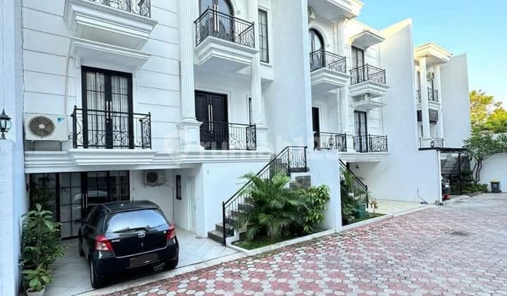 Rumah Mewah American Classic 3 LT Strategis Jagakarsa Jaksel- SHM