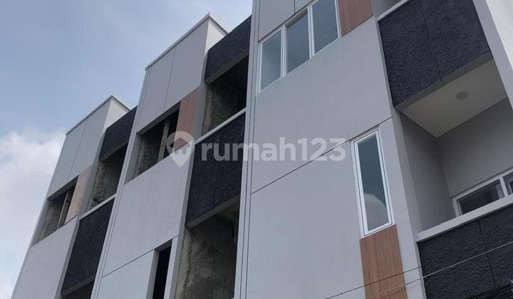 Rumah Plus Rooftop Strategis Univ. Binus Kemanggisan Jakbar - SHM