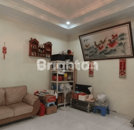 RUMAH DALAM KOMPLEK DI THI JELAMBAR