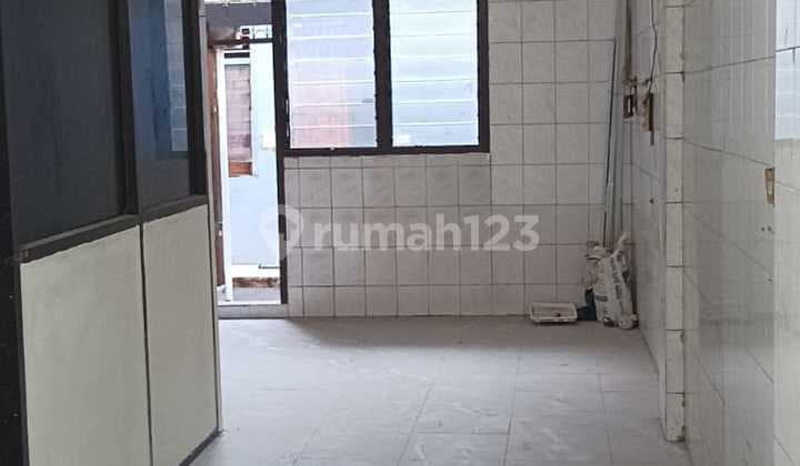 BUSY LOCATION! TERRACE SHOPHOUSES IN JELAMBAR BARU