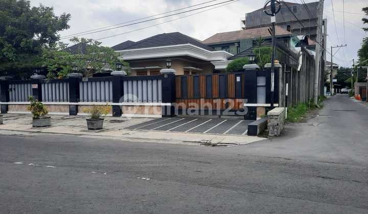 Di Sewakan Rumah Mewah di Tengah Kota Solo