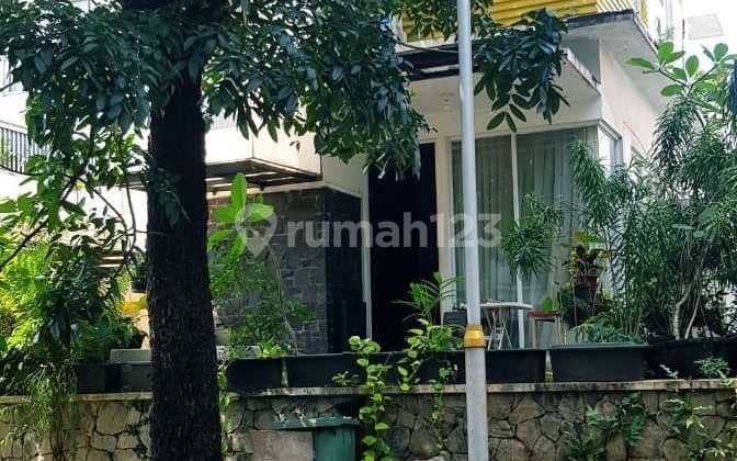 Dijual Rumah dengan Hunian Asri & Strategis di Cibubur Lokasi Dekat Stasiun LRT