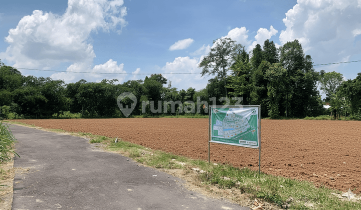 Cheap Land in East Jogja, Only 100 Meters from Cangkringan Road