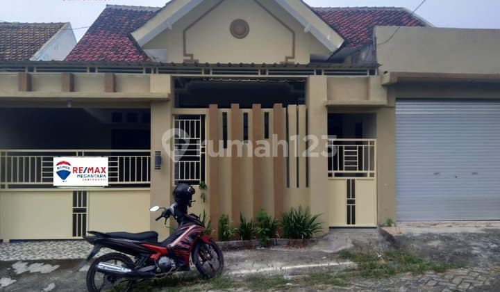 Rumah SHM 2 Lantai + Kios Usaha - Perum Permata Giri 2