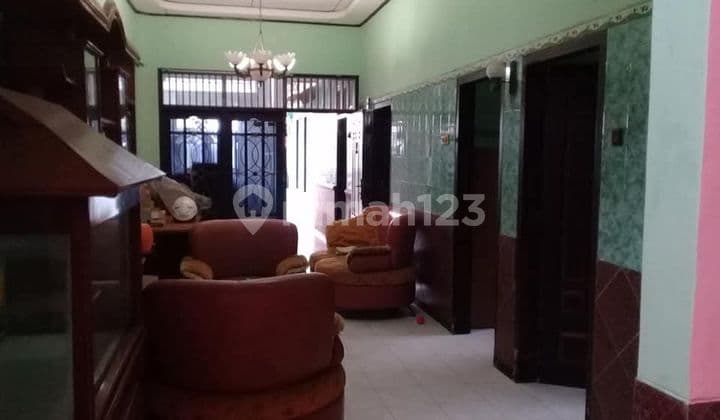 Dijual Rumah 1,5 Lantai + Toko – Lokasi Strategis di Tengah Kota Banyuwangi