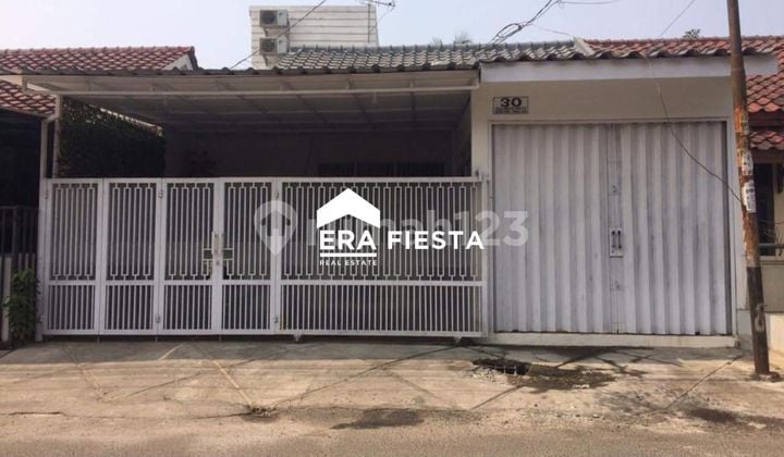 Semi-Furnished House for Sale in Villa Melati Mas.