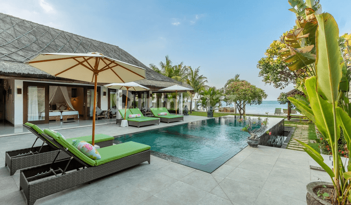 VILLA BEACHFRONT 4 KAMAR TIDUR AMED