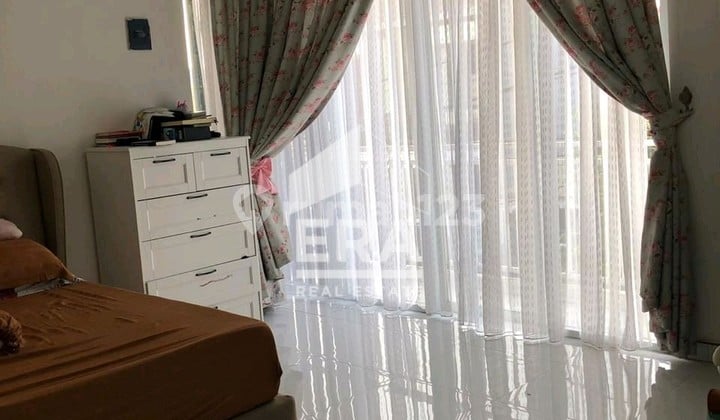 Rumah 2 Lantai Pegangsaan