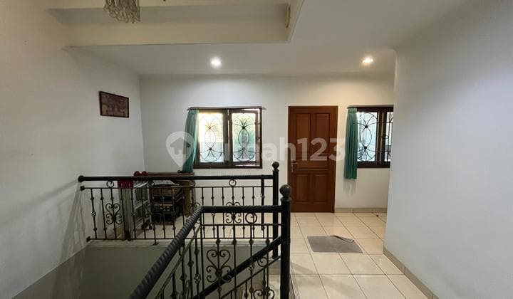 Rumah 3 Lantai Danau Indah Semi Furnished