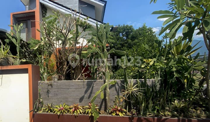 Rumah dengan Pemandangan Pegunungan di Ungaran Barat (A3202)