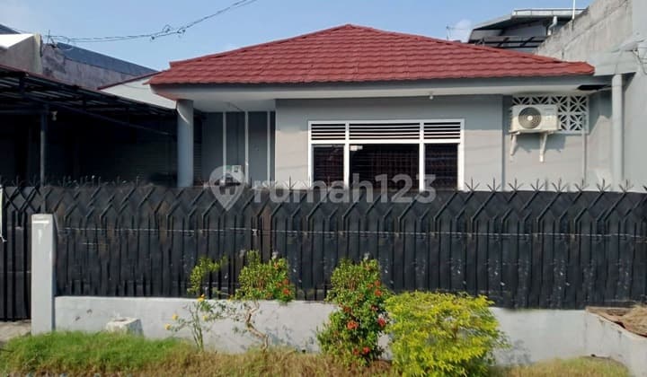 Rumah Sederhana dan Terenovasi di Semarang Barat (A0753)