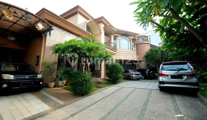 Luxury House with Swimming Pool Ready to Occupy in Candisari