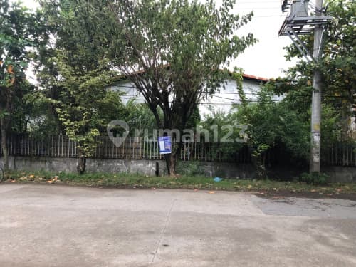 Gudang dengan Halaman Luas dan Butuh Renovasi di Genuk (A0411)