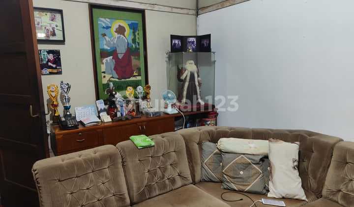 Own a House on Jl. Kejaksaan, Close to the Business Center in the City Center