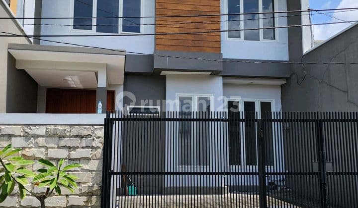 Dijual Rumah 2 Lantai di Panjang Jiwo