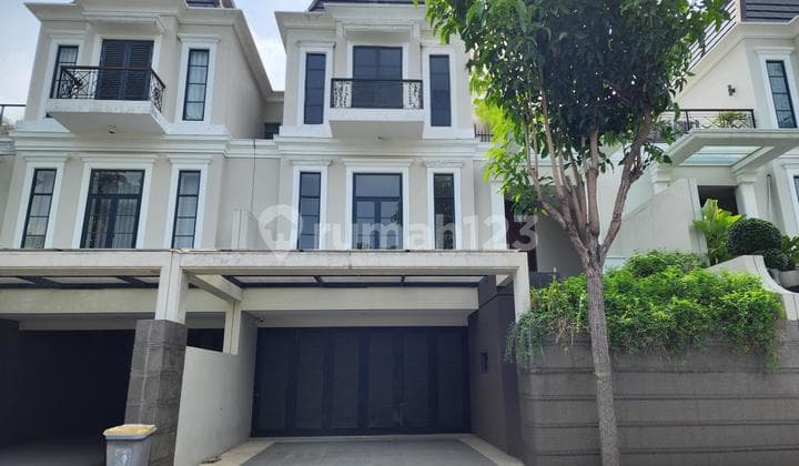Dijual atau Disewakan Rumah 3 Lantai di Grand Kenjeran
