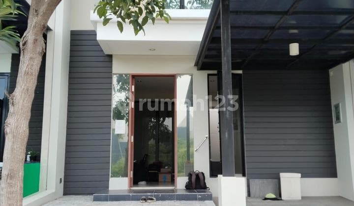 Dijual atau Disewakan Rumah 2 Lantai di Nortwest Hill