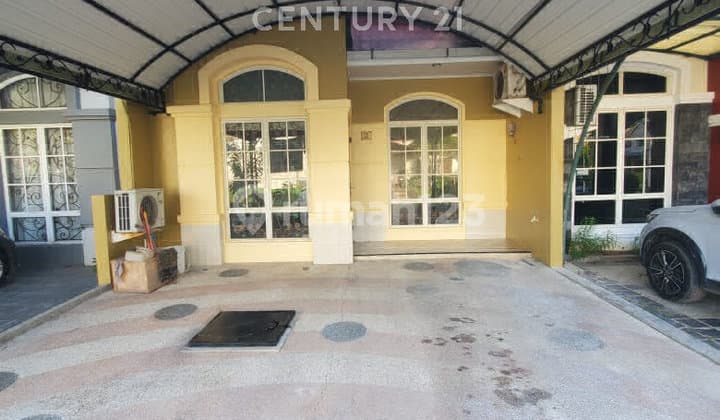 Rumah 3 Lantai Furnished di Graha Padma, Ada Roof Top !!