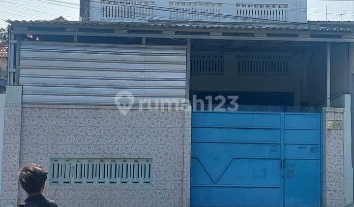 Bangunan 3 Lantai Rooftop Cocok Usaha/Kantor Parkir 6 Mobil