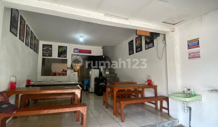 Dijual Cepat - Rumah Strategi Cocok untuk Usaha dapat 2 Jalan
