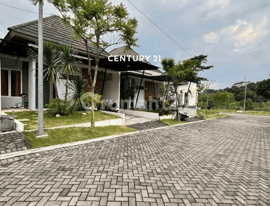 Modern House SHM Semi Furnished in BSB Village Semarang