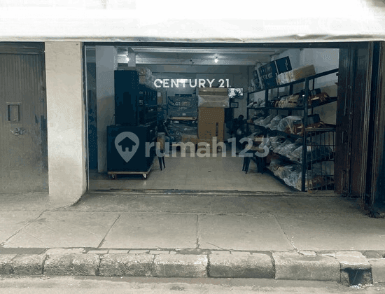 3-Storey Ruko with SHM Ready for Business on Mt Haryono Main Road, Semarang